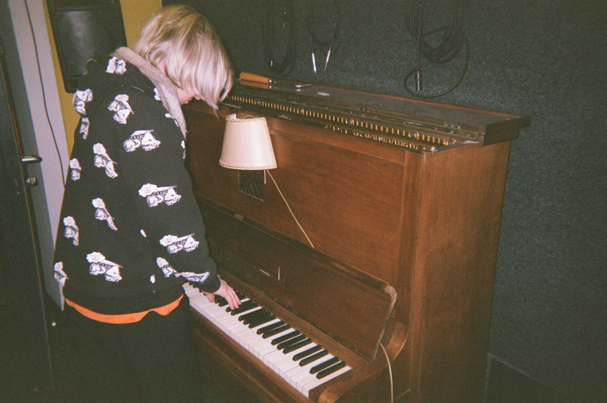 Musikerin am Klavier