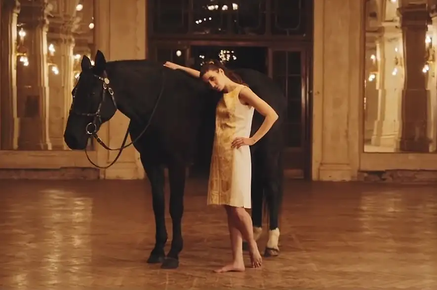 Noa Ben-Gur/ Bildschirmfoto Video Playing Savage - "Bigger"