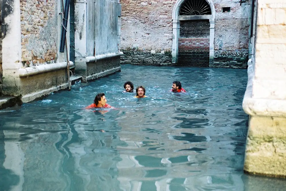 Gelatin schwimmen durch Venedig