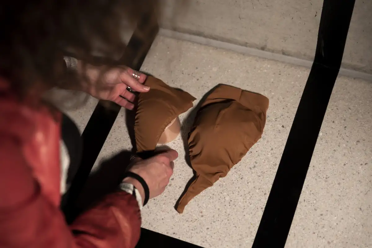 Genitalabdeckungen in verschiedenen Hauttönen