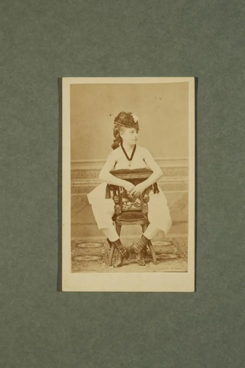 Erotisches Model 1870