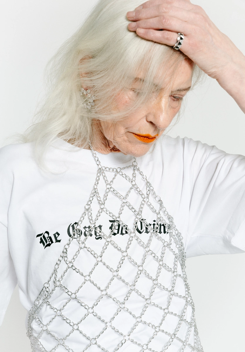 T-Shirt: Dagger, Kettenhemd: House of Gobin, Schmuck: Swarovski