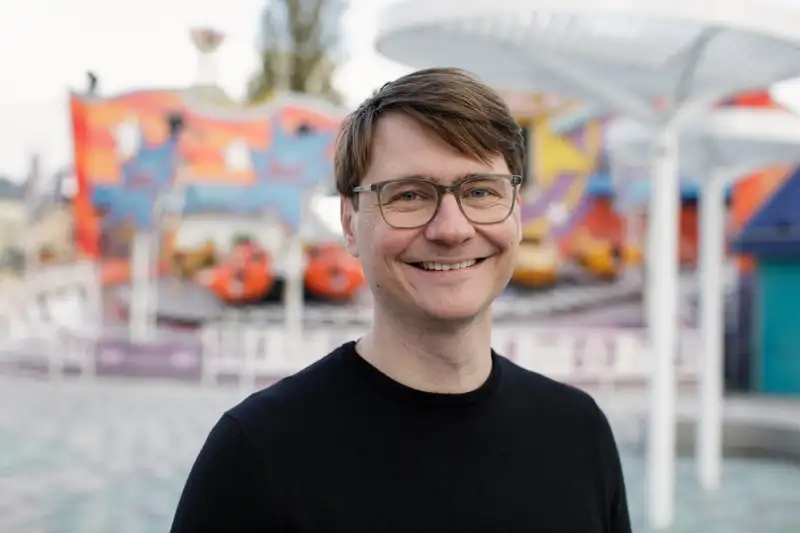 Ein Porträt von Ethnologe Christian Elster.