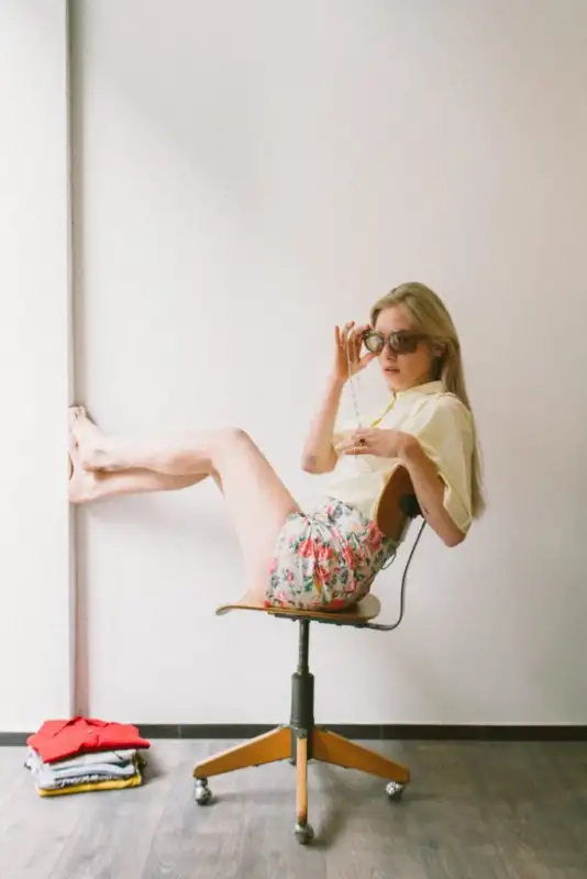 PLEASE HELP! KLEIDER GEHEN UM/ Styling: Noushin Redjaian, Model: Valentina Wolf